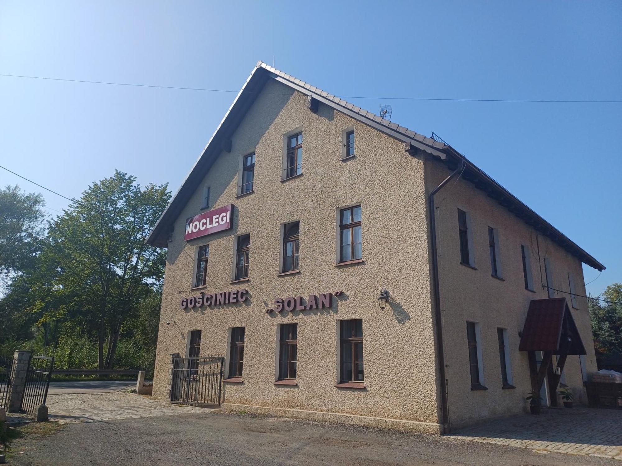 Gosciniec Solan Hotel Jeleniow Buitenkant foto