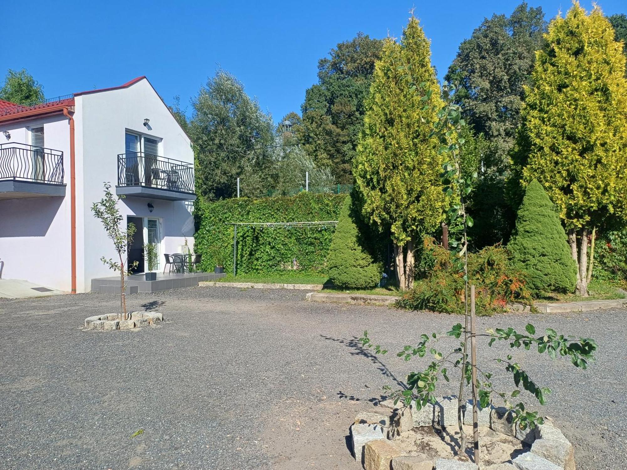 Gosciniec Solan Hotel Jeleniow Buitenkant foto