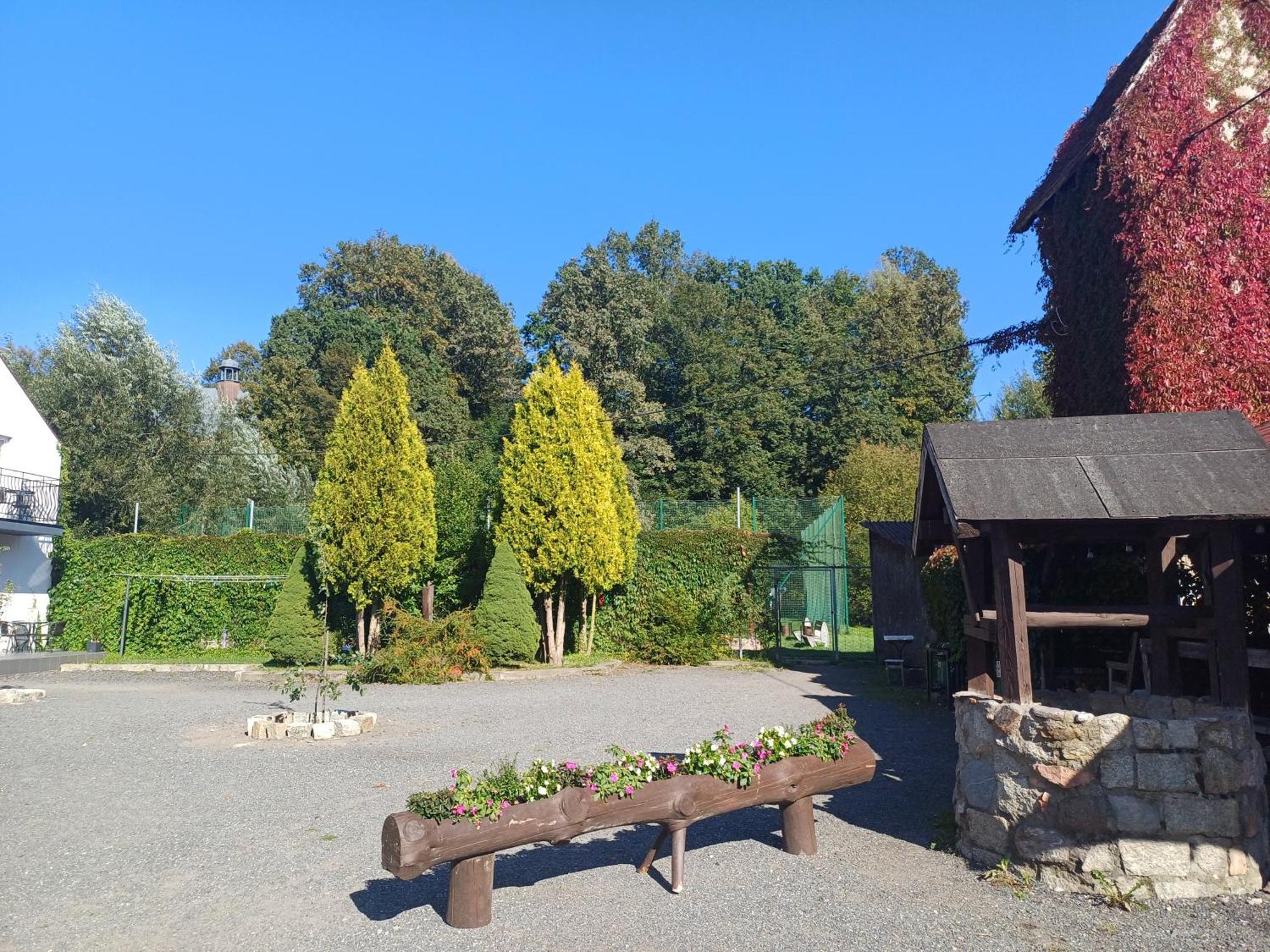 Gosciniec Solan Hotel Jeleniow Buitenkant foto