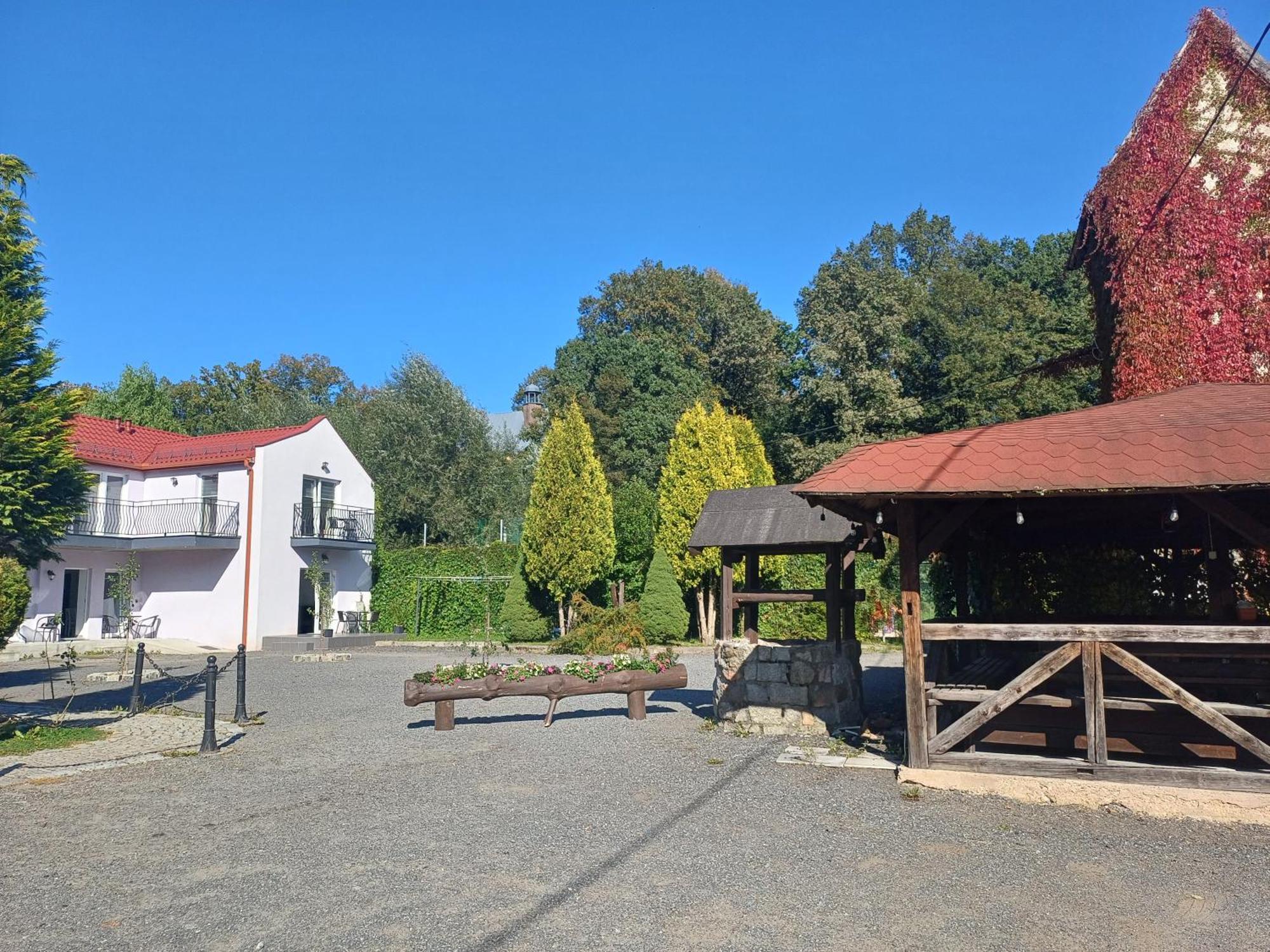 Gosciniec Solan Hotel Jeleniow Buitenkant foto